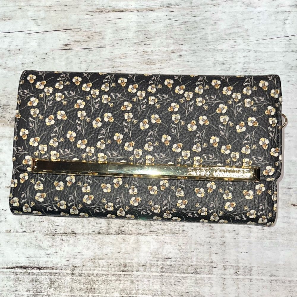Steven Madden Floral Logobar Triofold Womens Wallet